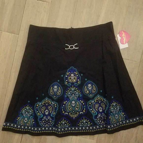 Dresses & Skirts - Detailed knee length skirt